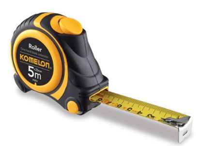 Afbeeldingen van KOMELON Rolmaat Roller 5M 25MM staal/nylon gecoate band met een hand te bedienen