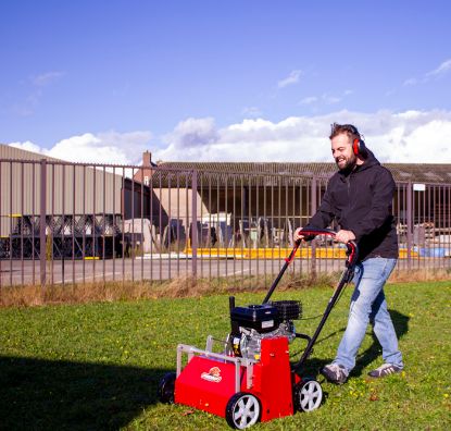 Afbeeldingen van JUGGERNAUT Verticuteermachine Raptor 52CM B&S750 163cc